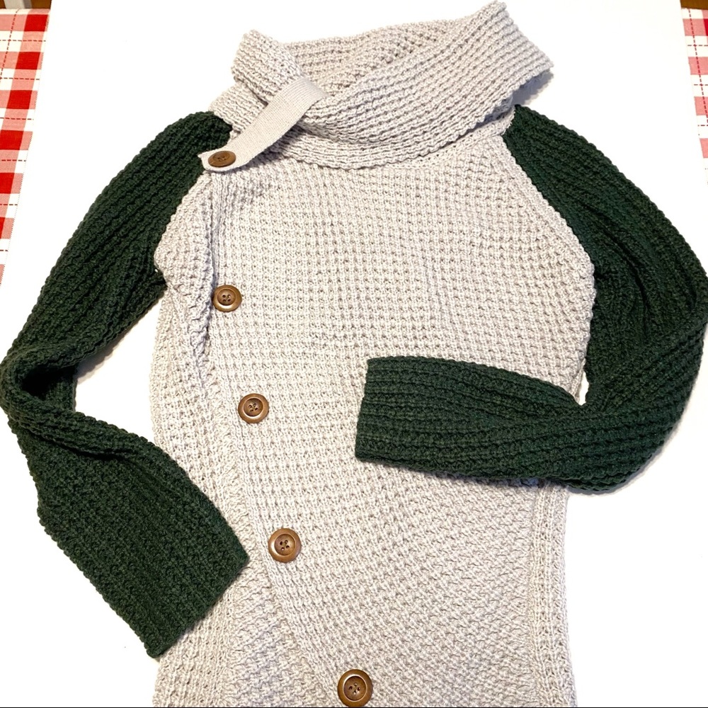 Like new! Two toned cowl neck sweater